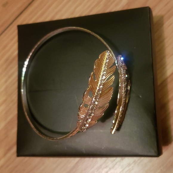 Feather decor bracelet - Picture 2 of 2